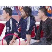 KLÜBEDE SİGARA İÇTİ, SONRA DA MAÇA ÇIKTI!